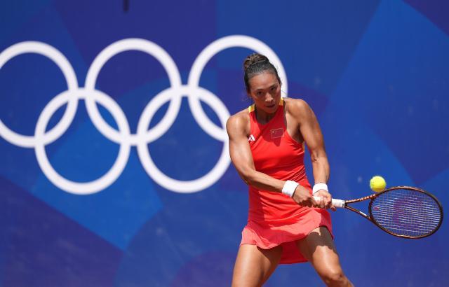 1722477892172039122.jpg 华体会-张奔斗:奥运会上的郑钦文,是最不屈的Queen