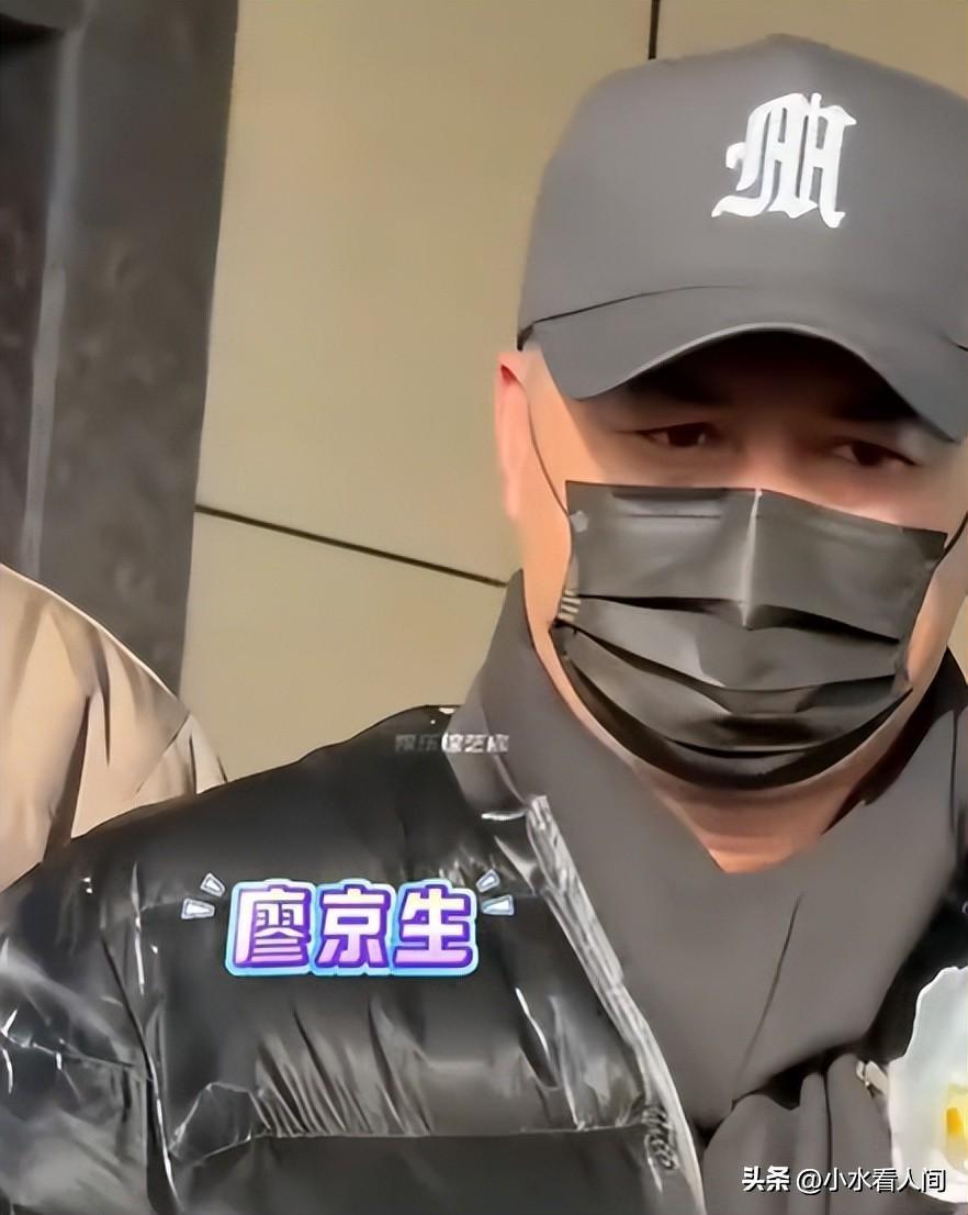 何晴去世30天,许亚军终于发声,连续两次“示爱”,才知他多体面