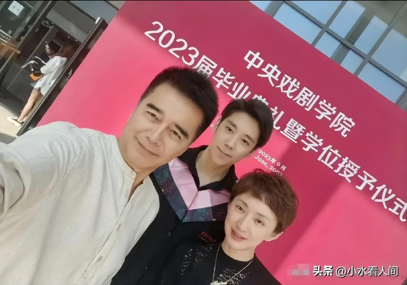 何晴去世30天,许亚军终于发声,连续两次“示爱”,才知他多体面