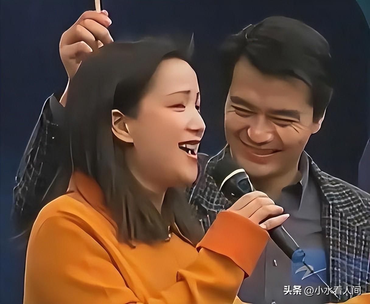 何晴去世30天,许亚军终于发声,连续两次“示爱”,才知他多体面