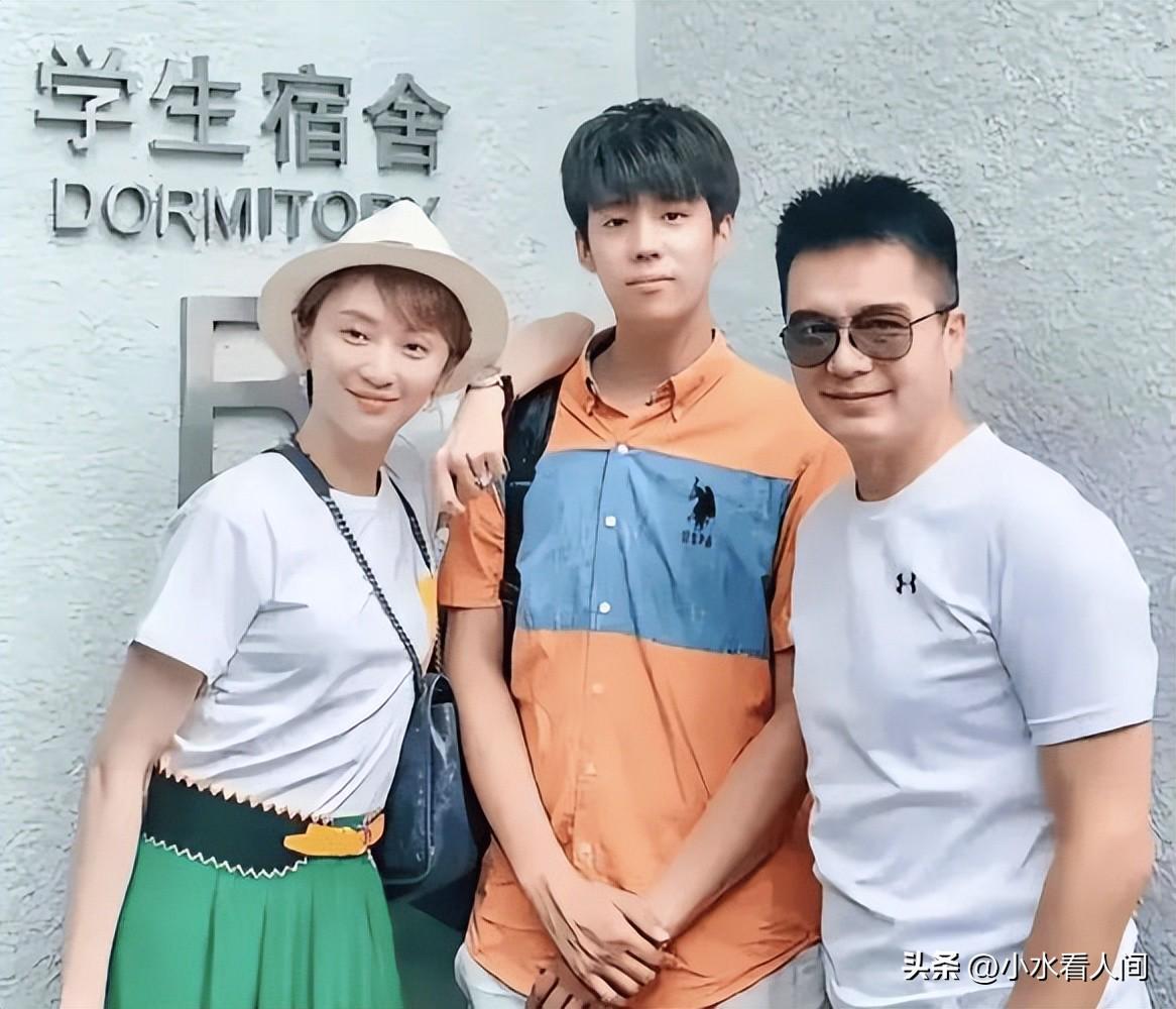 何晴去世30天,许亚军终于发声,连续两次“示爱”,才知他多体面