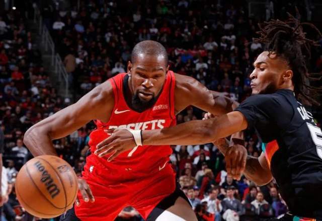 华体会HTH-16分逆转！文班仅21中5，谢泼德21+4天神下凡，火箭迎来期待结局