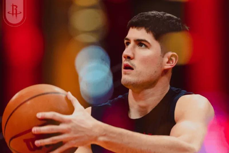 HTH.com-火箭111-106马刺3喜1忧!谢泼德+卡佩拉完美搭配,史密斯盘活进攻