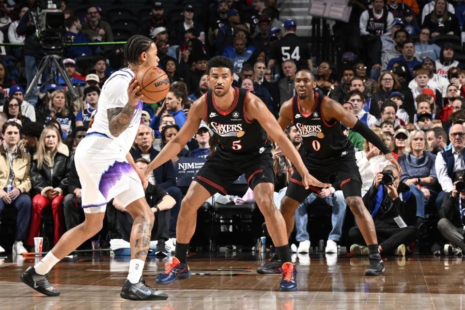 华体会HTH-76人险胜送爵士7连败:马克西25+6沃克22+10 乔治30分